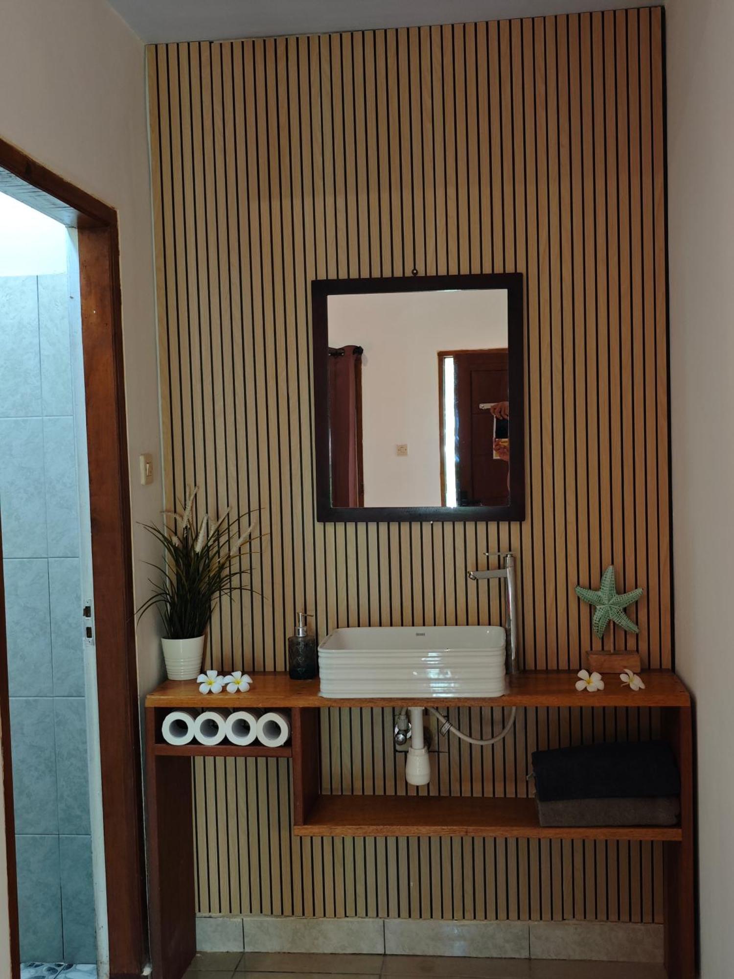 Surf Camp 79 Hotel Kuta  Room photo
