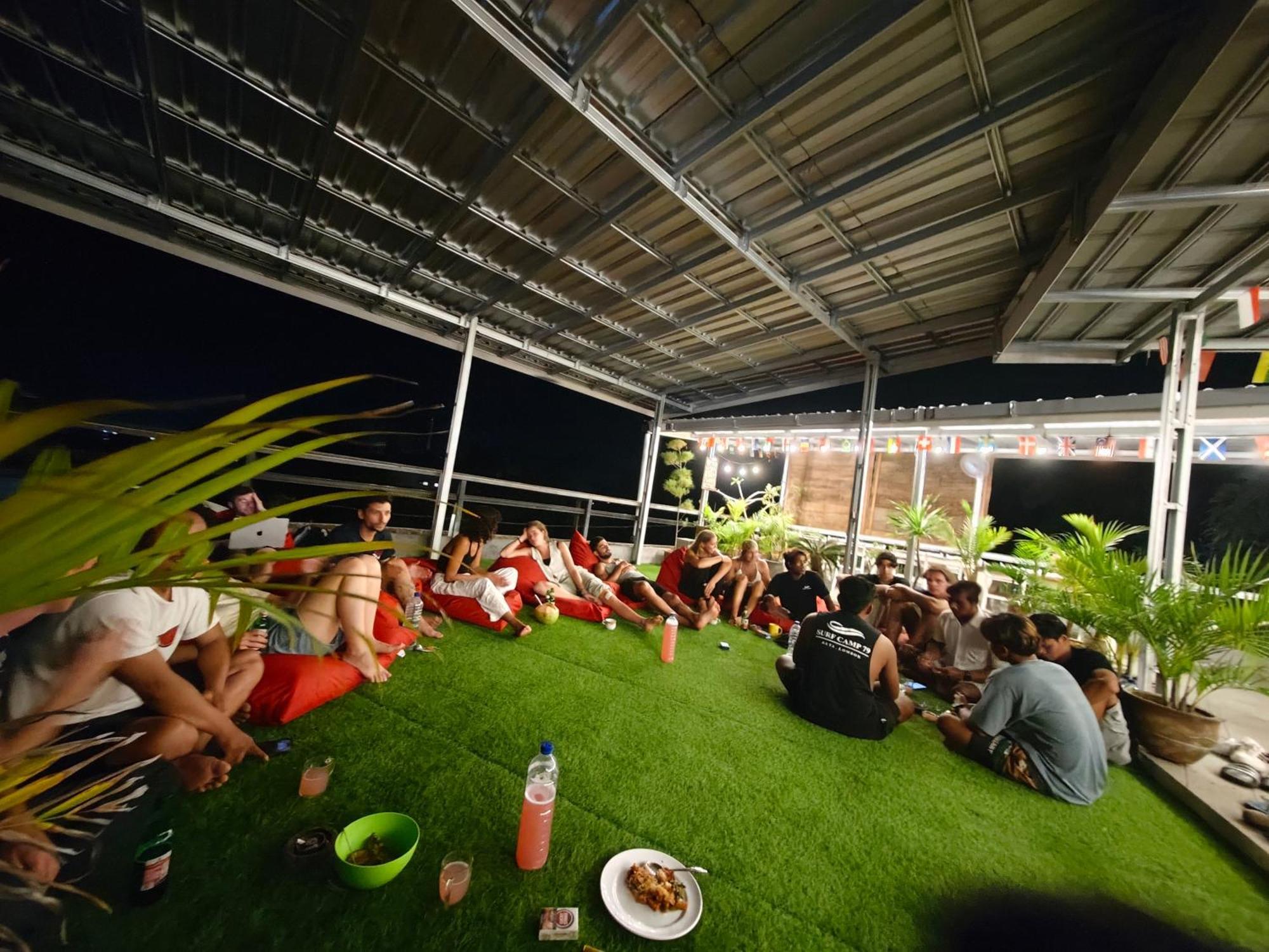 Surf Camp 79 Hotel Kuta  Exterior photo