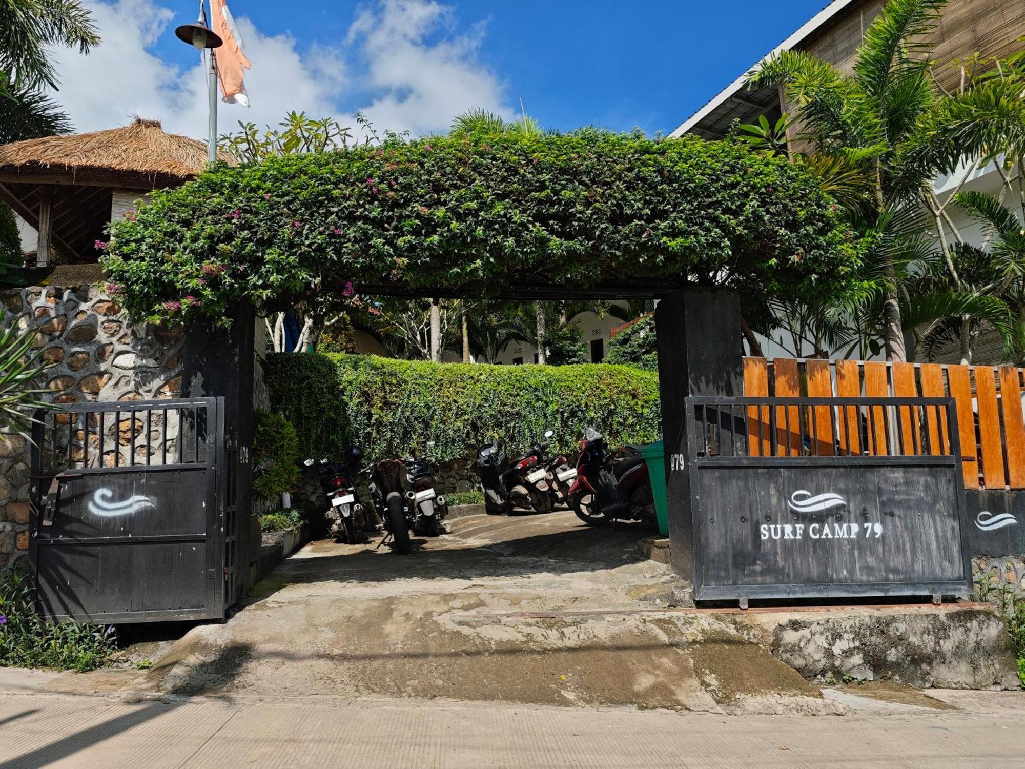 Surf Camp 79 Hotel Kuta  Exterior photo