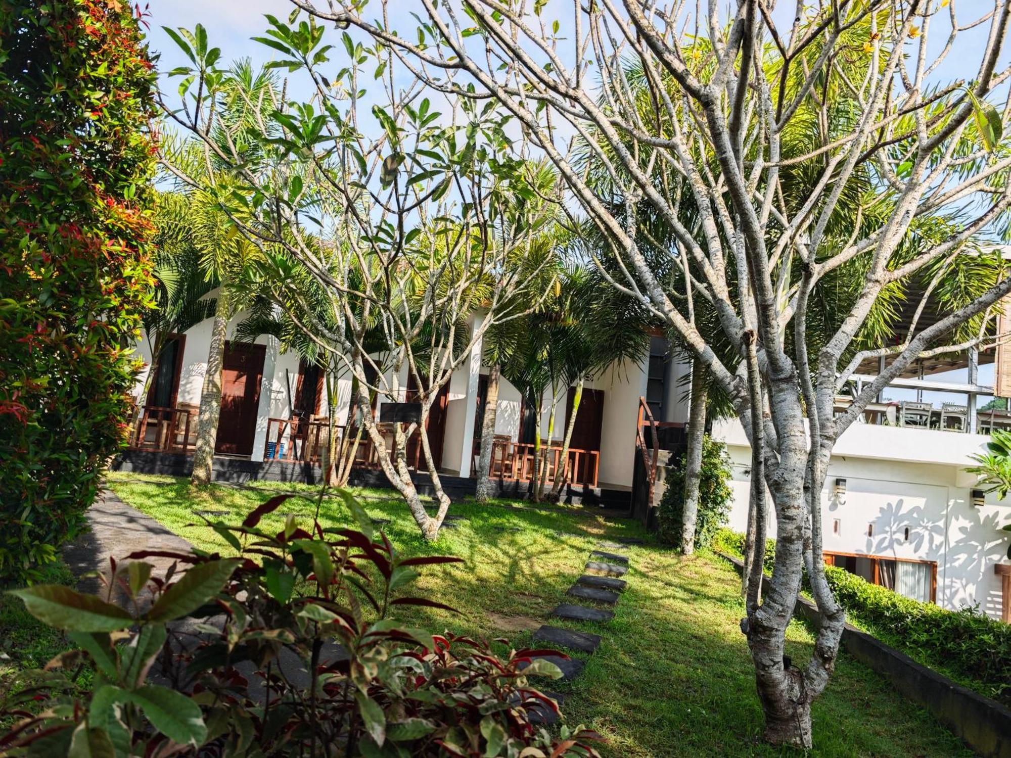 Surf Camp 79 Hotel Kuta  Exterior photo